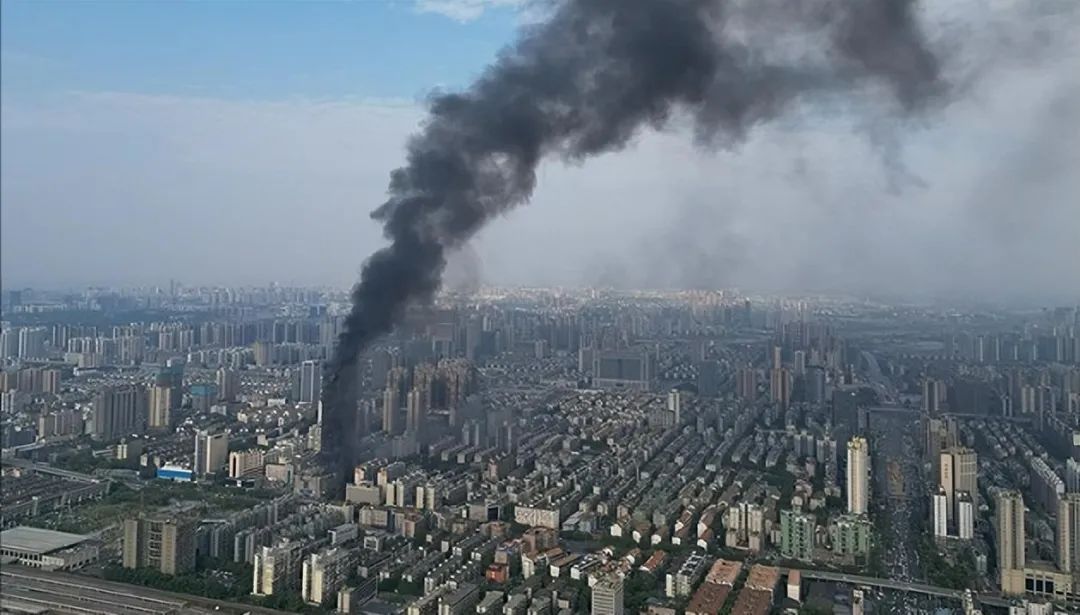 長(zhǎng)沙電信大樓起火，消防隱患出自墻體保溫材料